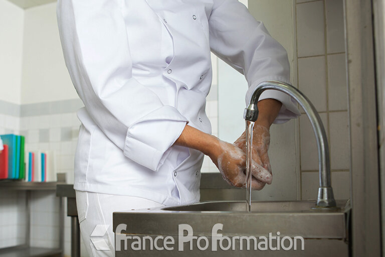 Le lavage des mains en restauration commerciale ou collective